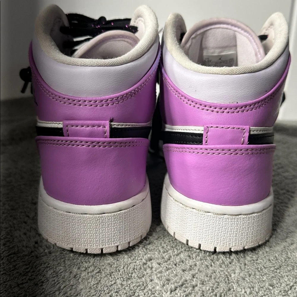 Jordan 1 Mid Barely Grape Ladies Shoes